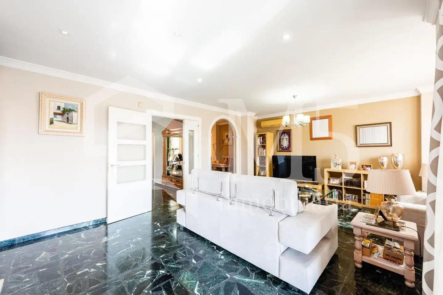 Sala d'estar de Casa adosada en venda en Vélez-Málaga amb Aire condicionat, Jardí privat i Terrassa