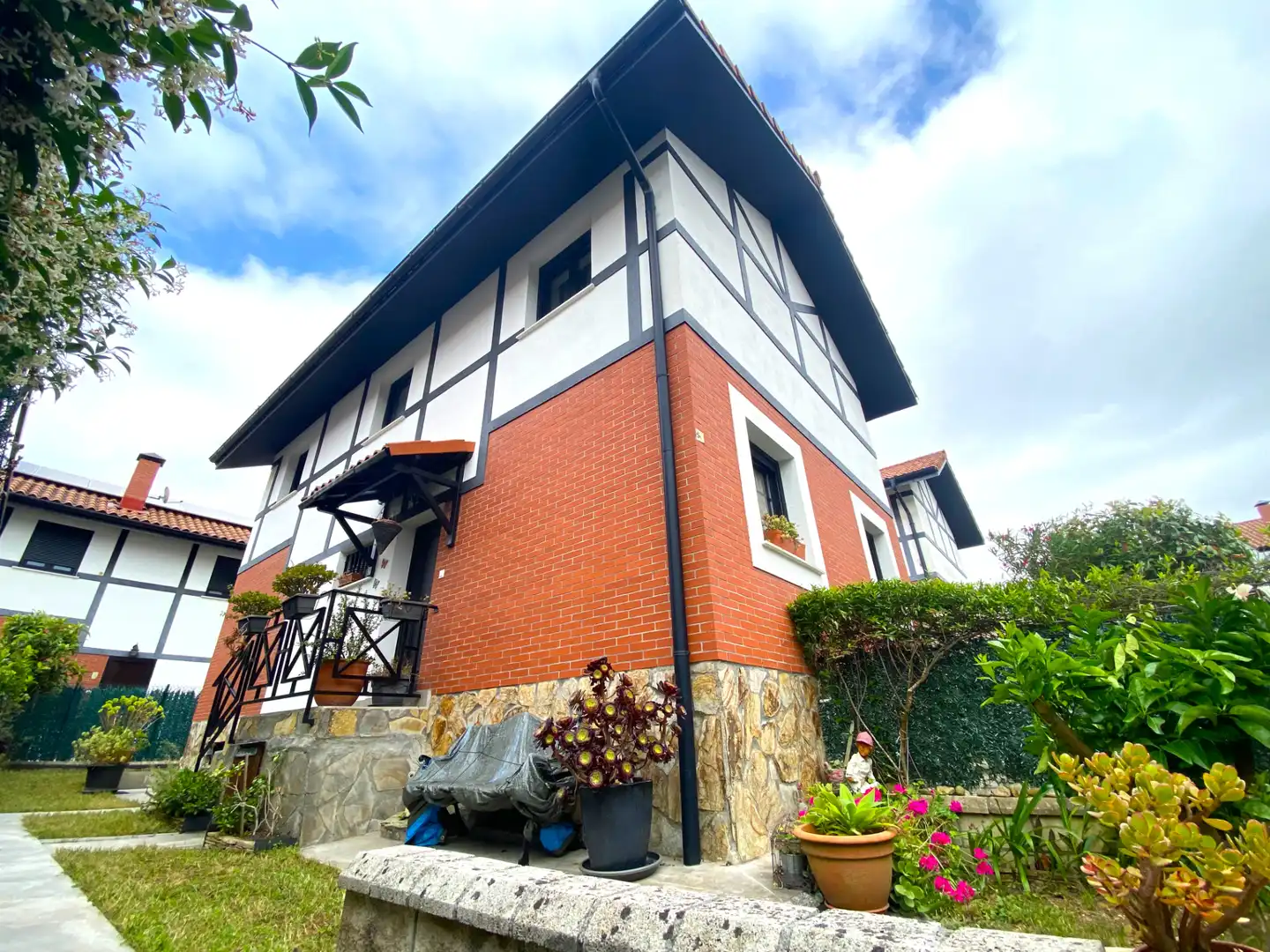 Exterior view of Houses for sale in Castro-Urdiales  with Heating, Private garden and Parquet flooring