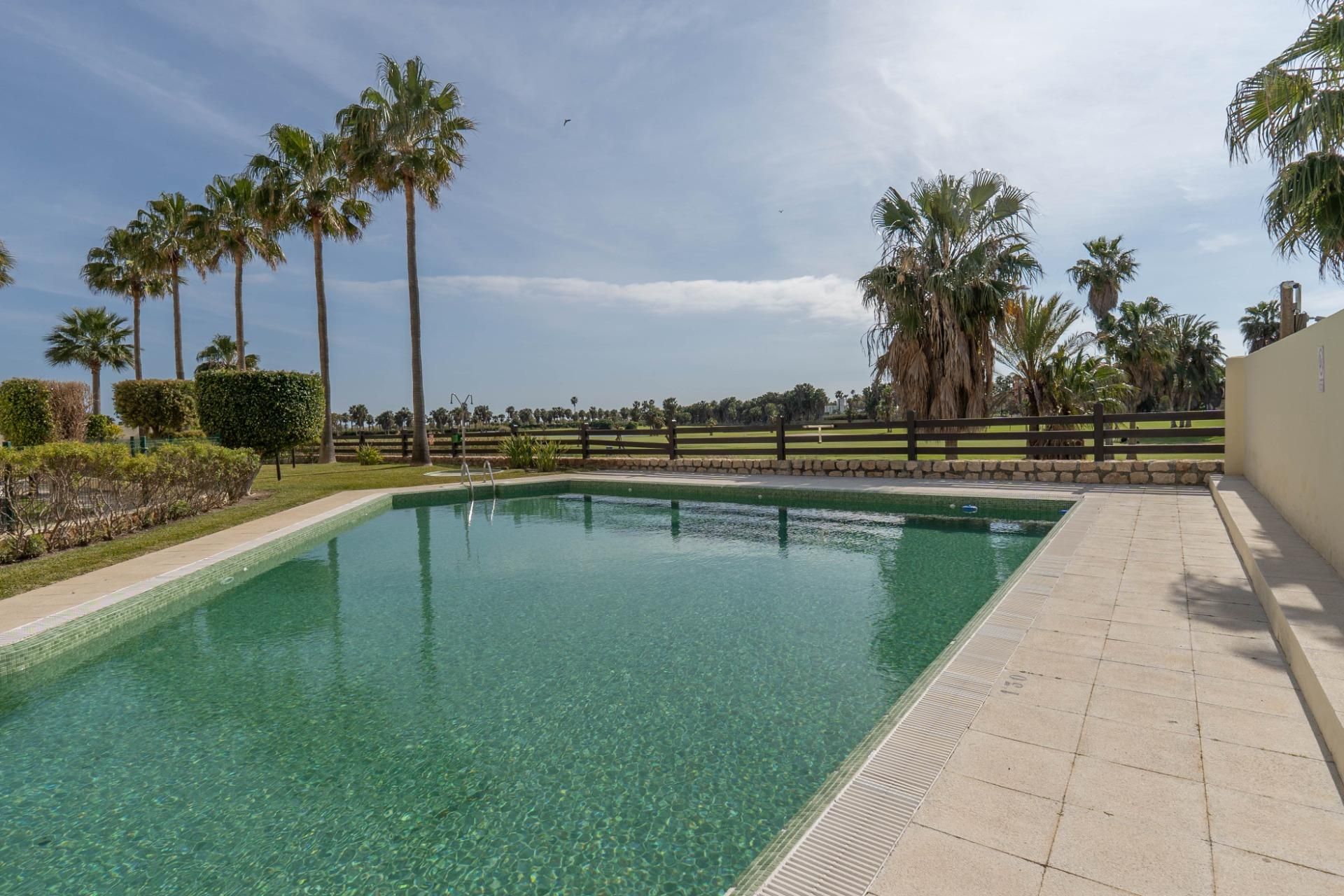 Piscina de Piso en venta en Motril con Terraza y Piscina comunitaria
