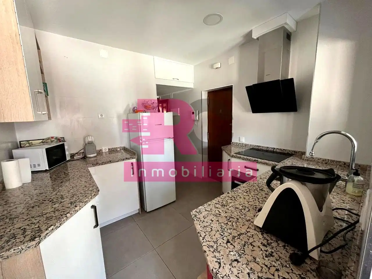 Flat for rent in Salesas