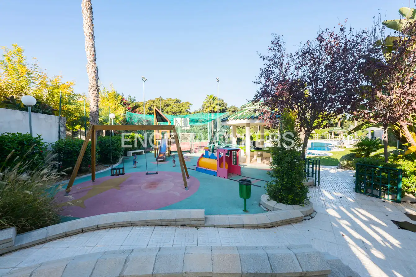 Piscina de Pis en venda en Alicante / Alacant amb Aire condicionat, Calefacció i Terrassa