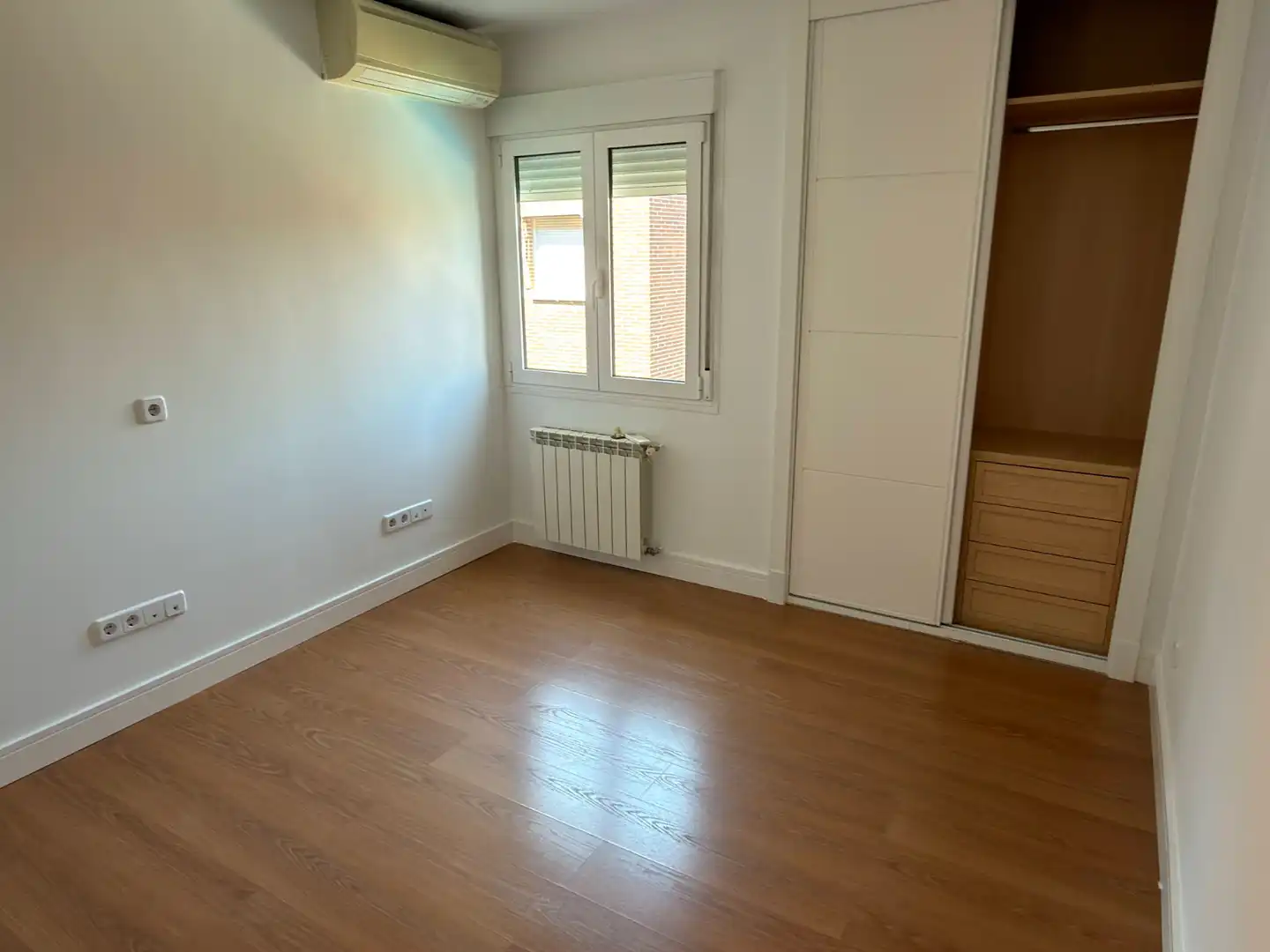 Bedroom of Flat for rent in Madrid  with Air Conditioner, Heating and Parquet flooring
