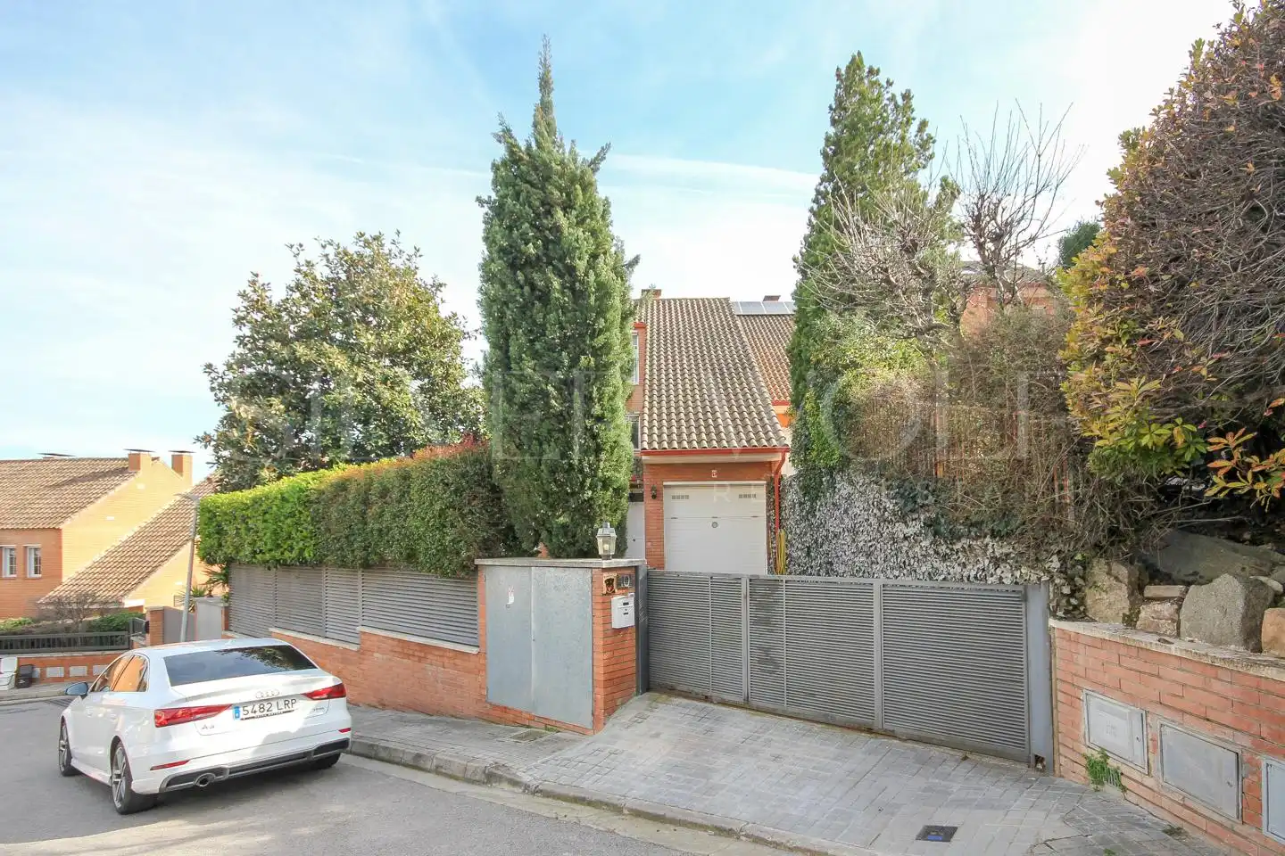 Vista exterior de Casa o xalet en venda en Corbera de Llobregat amb Aire condicionat, Calefacció i Jardí privat