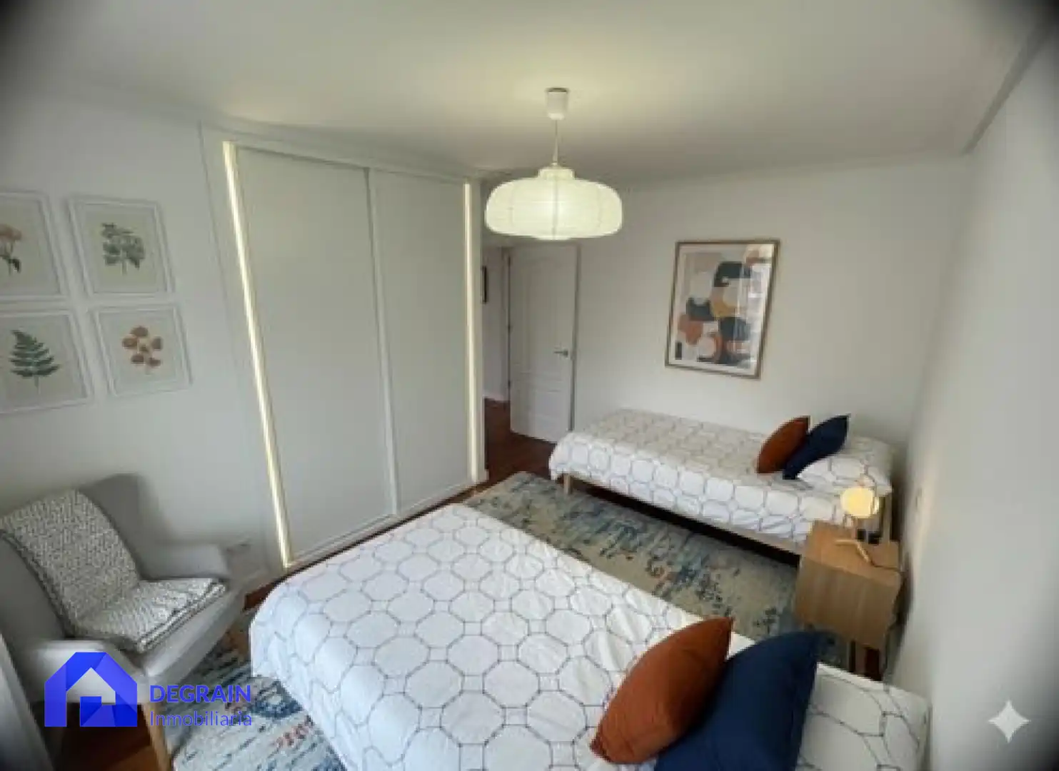 Habitación de Ático en venta en Oviedo  con Calefacción, Parquet y Terraza