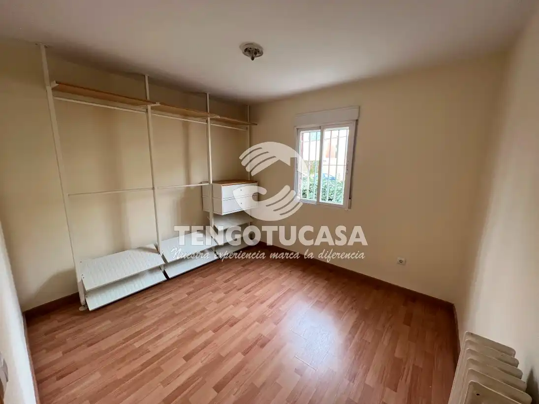 Dormitori de Pis en venda en Madrid amb Calefacció, Parquet i Terrassa