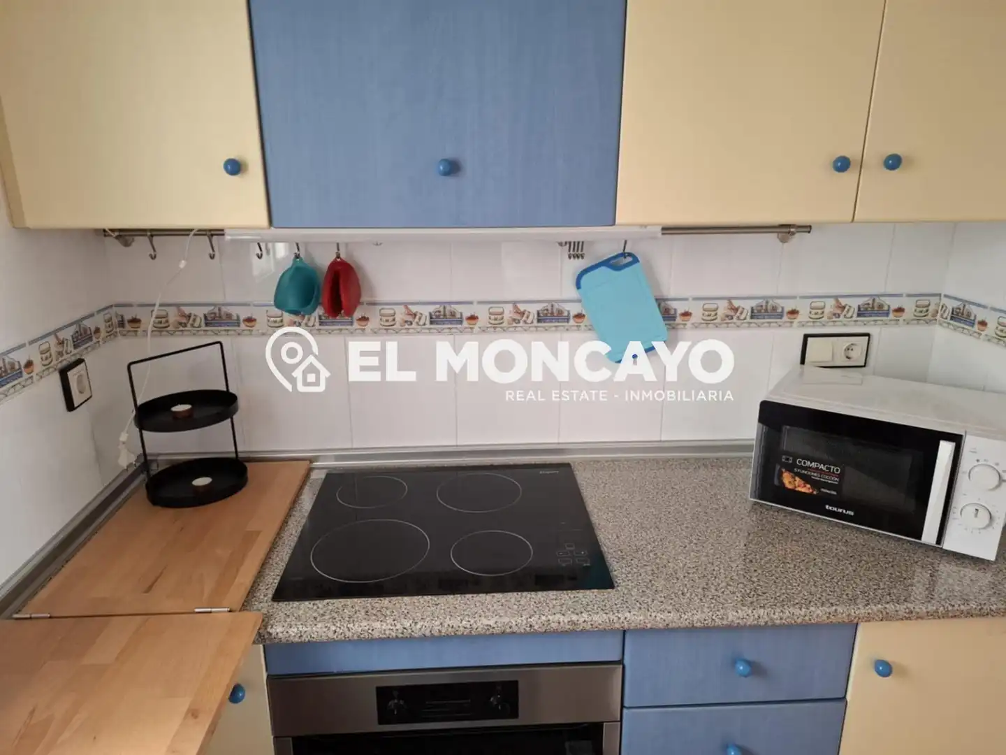 Cuina de Casa o xalet en venda en Orihuela amb Aire condicionat, Calefacció i Jardí privat