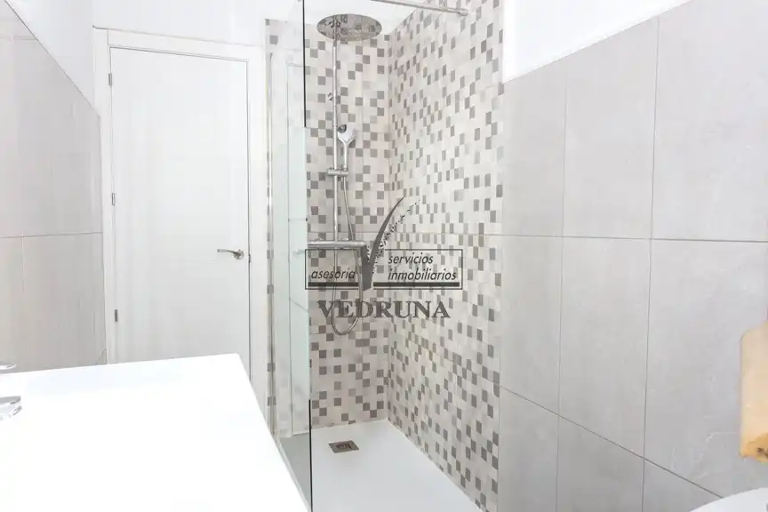 Badezimmer von Wohnung zur Miete in Zaragoza mit Heizung