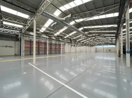 Vista exterior de Nave industrial de alquiler en Vigo  con Calefacción y Alarma
