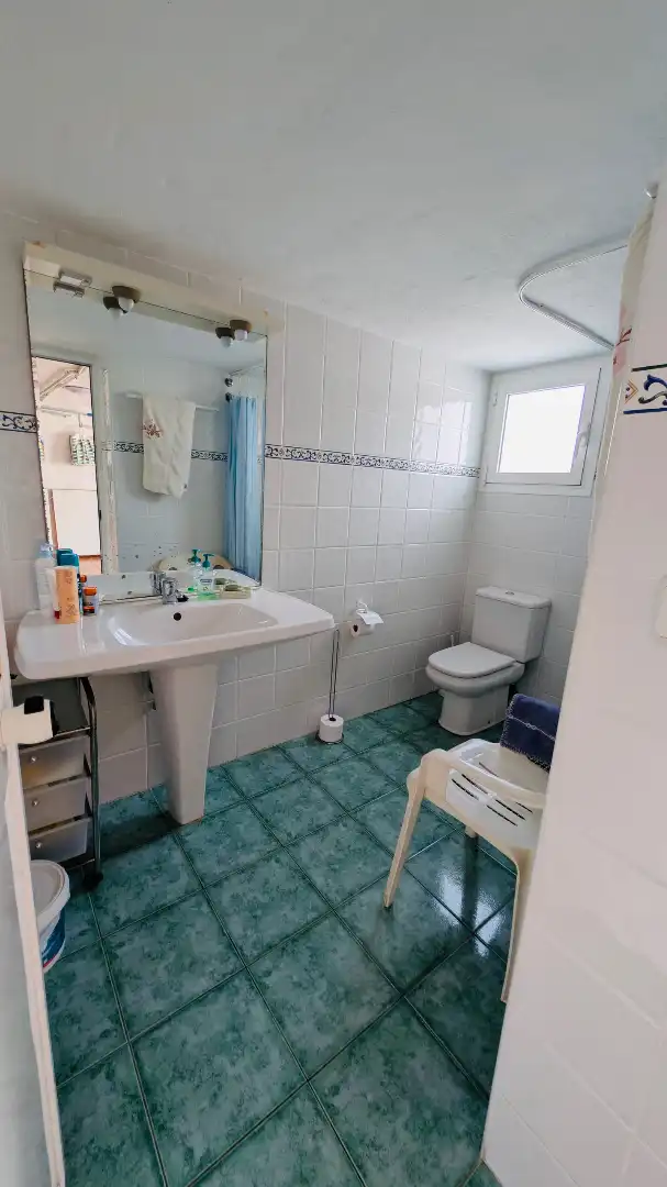Bany de Casa o xalet en venda en Oliva amb Aire condicionat, Calefacció i Jardí privat