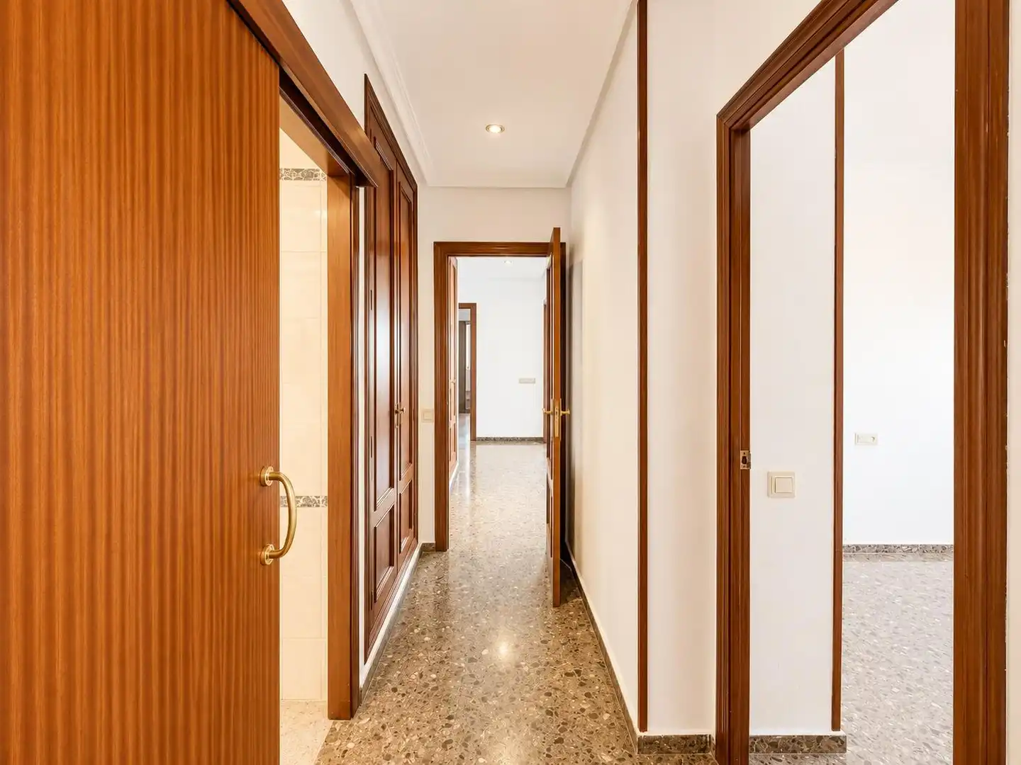 Flat for rent in Paterna  with Balcony