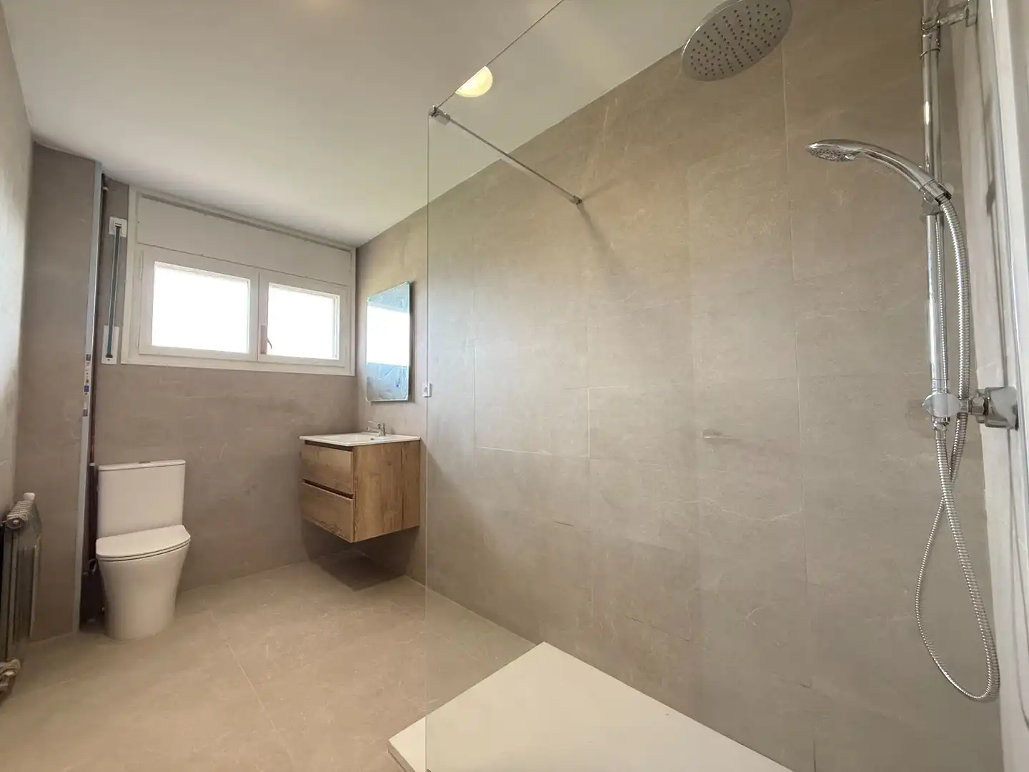 Badezimmer von Büro zur Miete in El Poble Sec