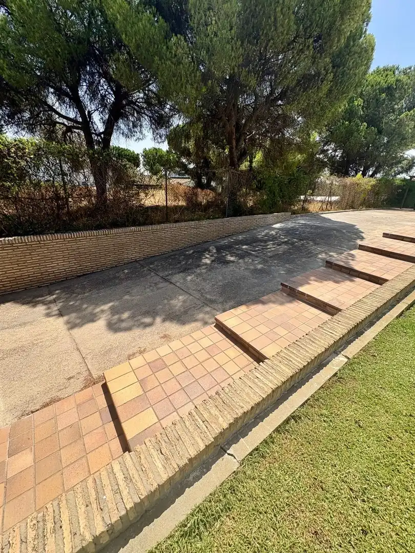 Vista exterior de Casa o xalet en venda en Aljaraque amb Aire condicionat, Calefacció i Jardí privat