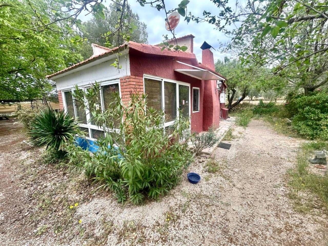 Vista exterior de Casa o xalet en venda en Onil amb Aire condicionat, Jardí privat i Piscina