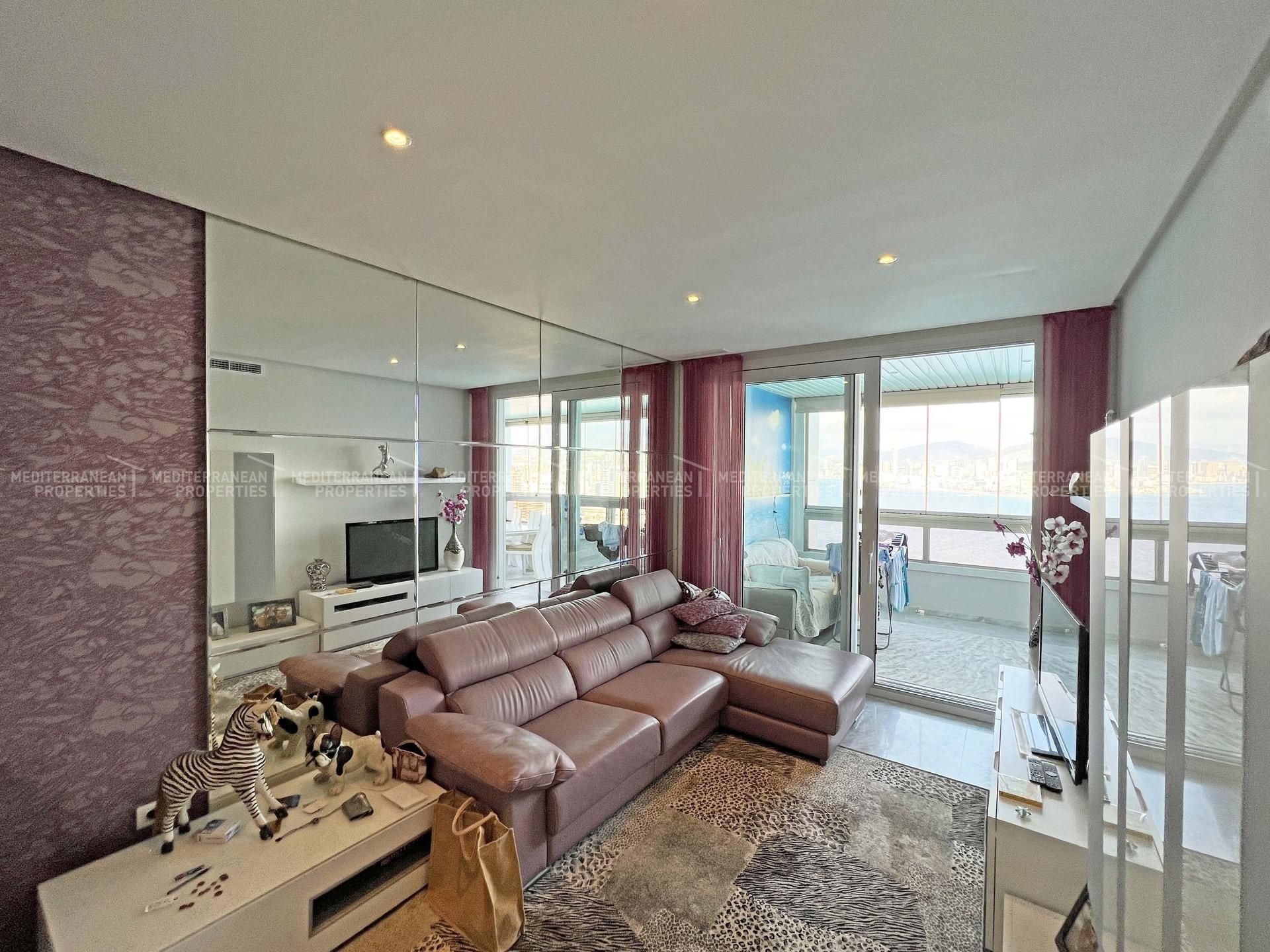 Sala d'estar de Apartament en venda en Benidorm amb Aire condicionat, Terrassa i Piscina