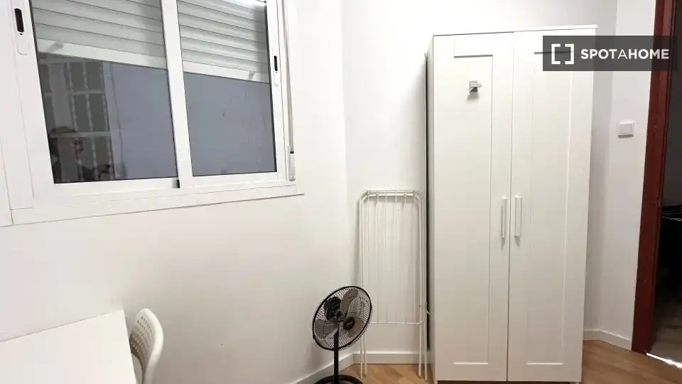 Bedroom of Flat for share in Barcelona  with Air Conditioner, Heating and Terrace