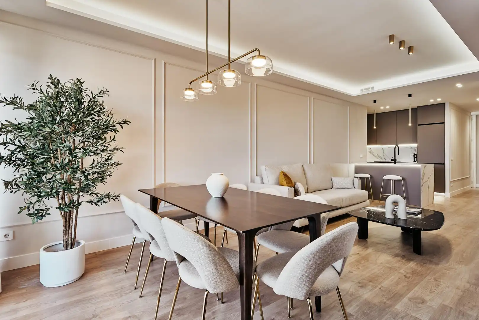 Menjador de Apartament en venda en Madrid amb Calefacció, Terrassa i Moblat