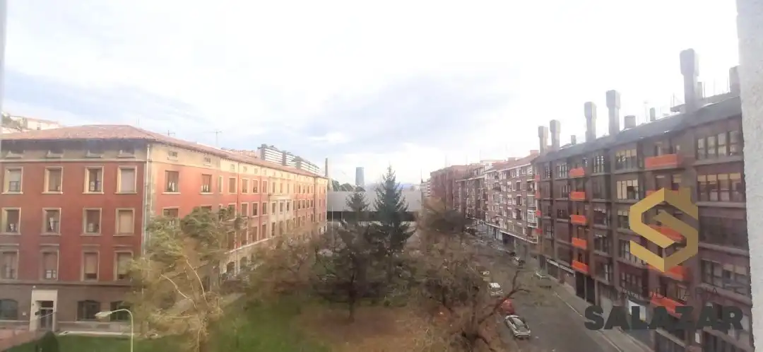 Vista exterior de Piso de alquiler en Bilbao  con Calefacción