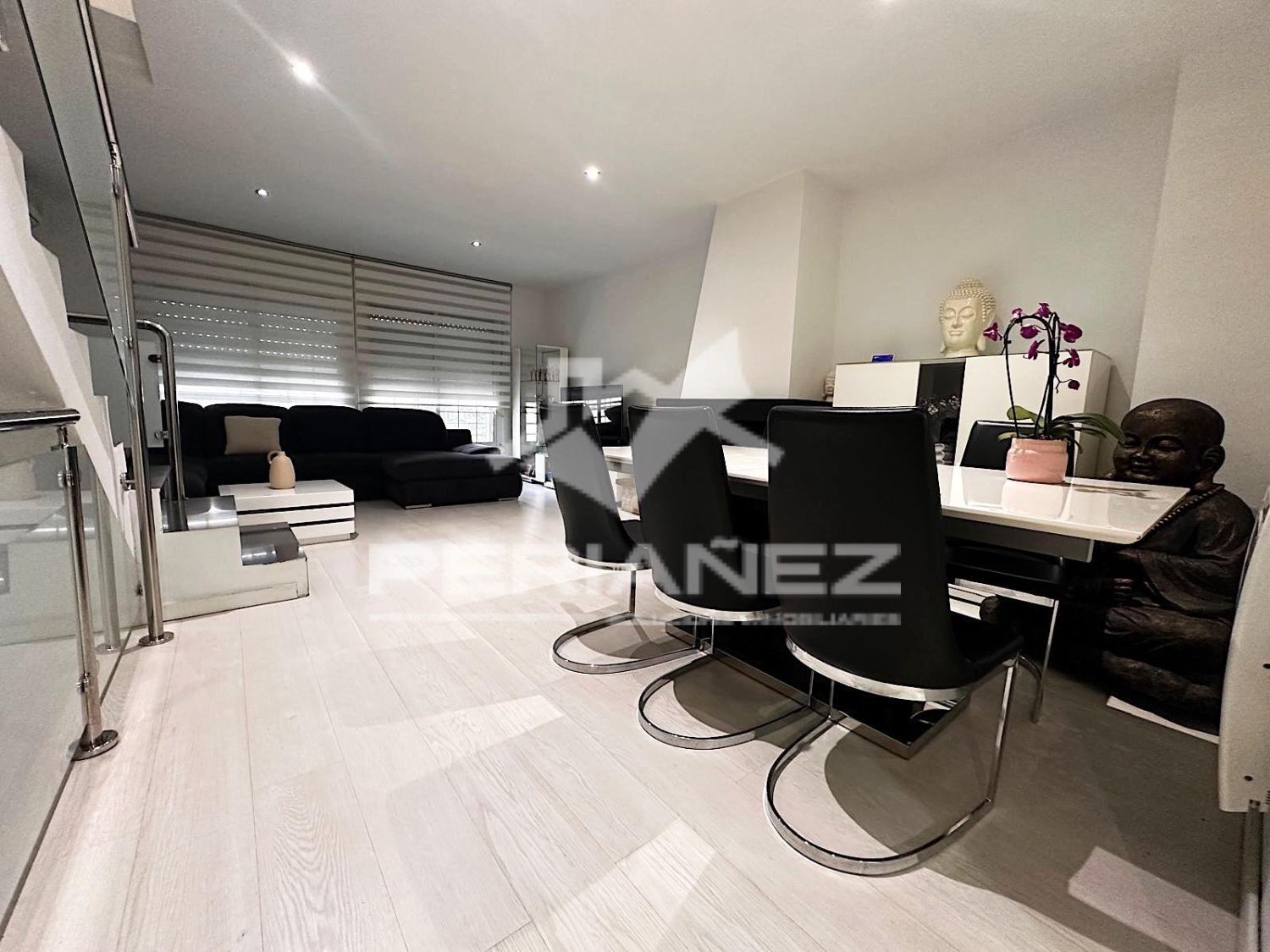 Sala d'estar de Casa o xalet en venda en El Prat de Llobregat amb Aire condicionat, Calefacció i Parquet