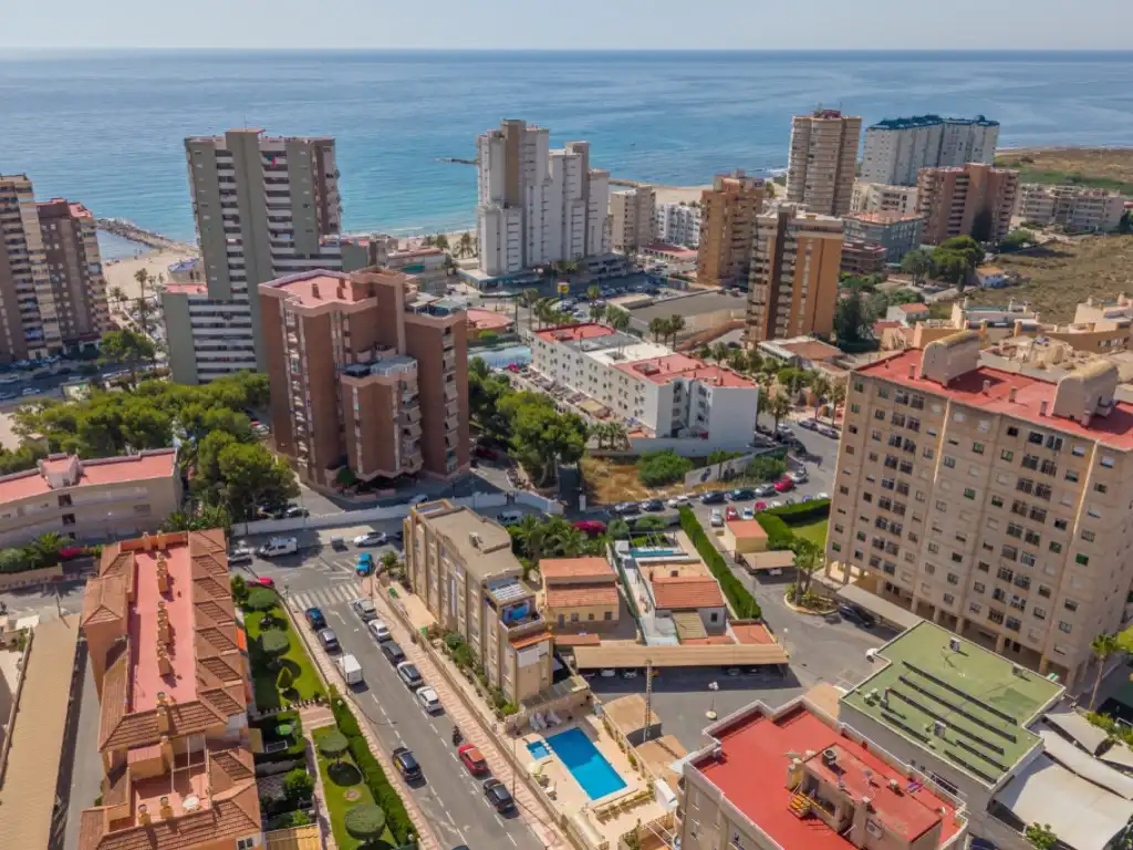 Vista exterior de Ático en venta en El Campello con Aire acondicionado, Terraza y Amueblado