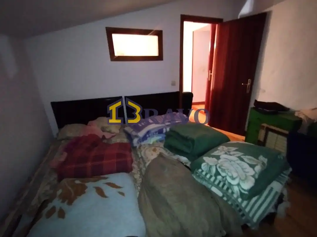 Habitación de Casa adosada en venta en Junta de Traslaloma con Calefacción, Jardín privado y Amueblado