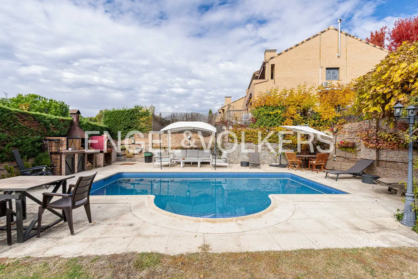 Swimming pool of Houses for sale in Los Peñascales