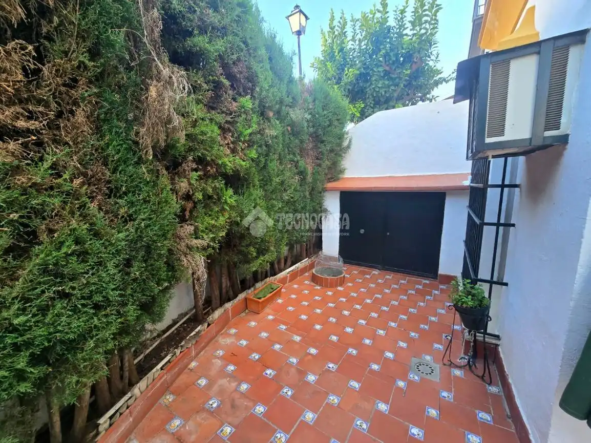 Jardí de Casa adosada en venda en Morón de la Frontera amb Aire condicionat