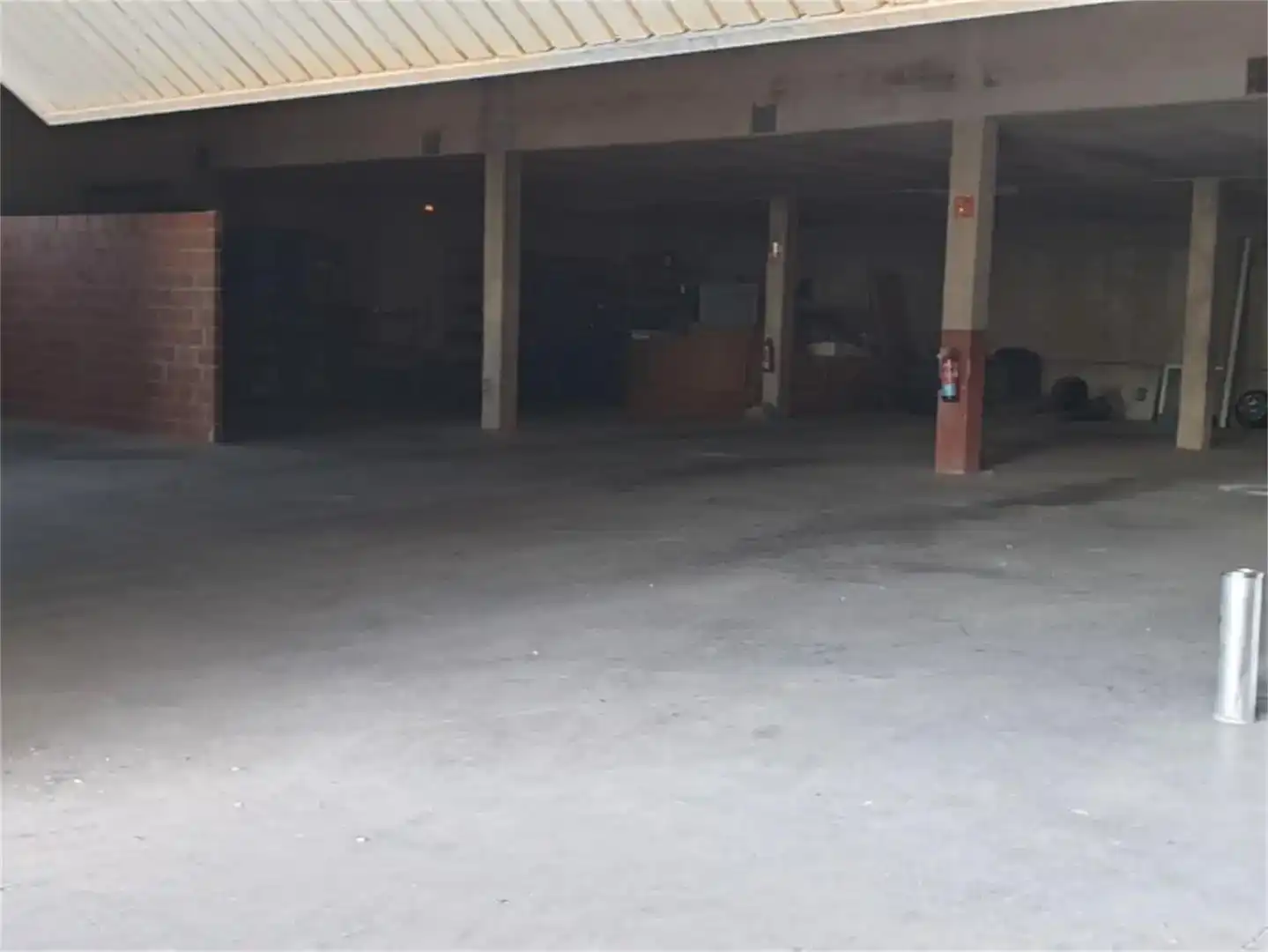 Parkplatz von Fabrikhallen zur Miete in Cartagena
