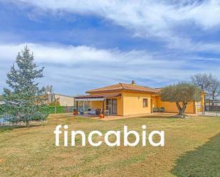 Exterior view of House or chalet for sale in Vilobí d'Onyar  with Air Conditioner, Heating and Private garden