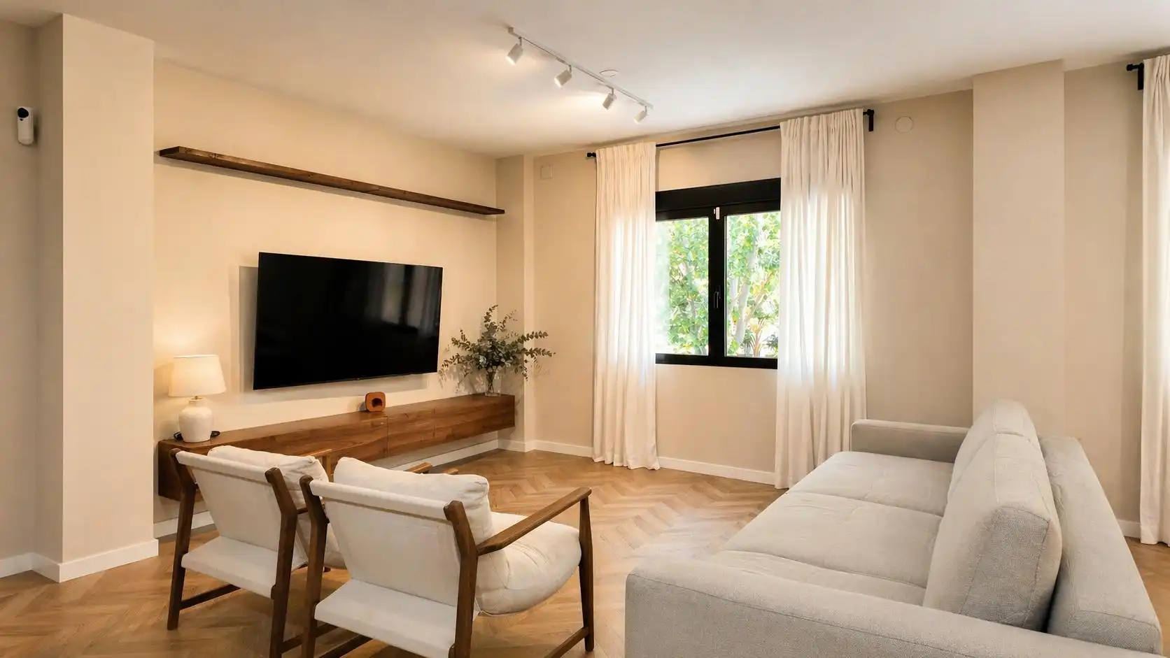 Living room of Flat for rent in Valencia  with Air Conditioner, Heating and Storage room