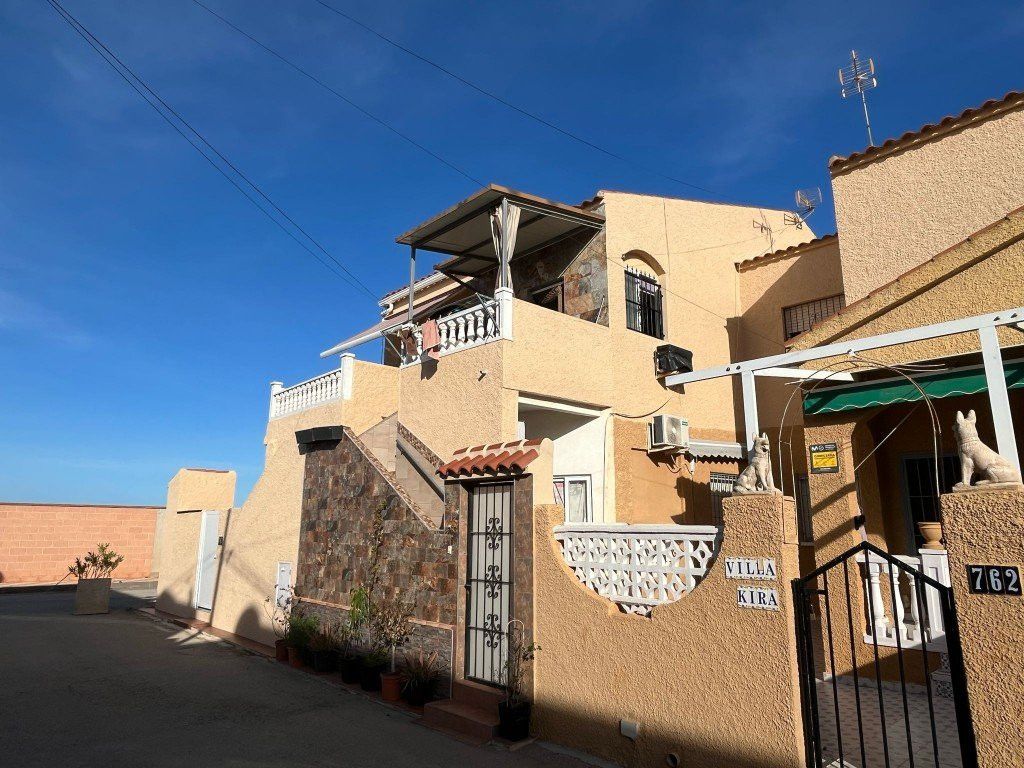 Vista exterior de Apartament en venda en Los Alcázares amb Aire condicionat, Terrassa i Moblat
