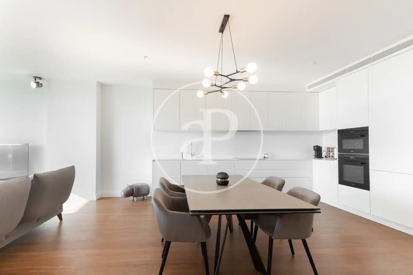 Comedor de Piso de alquiler en Barcelona con Aire acondicionado, Calefacción y Terraza