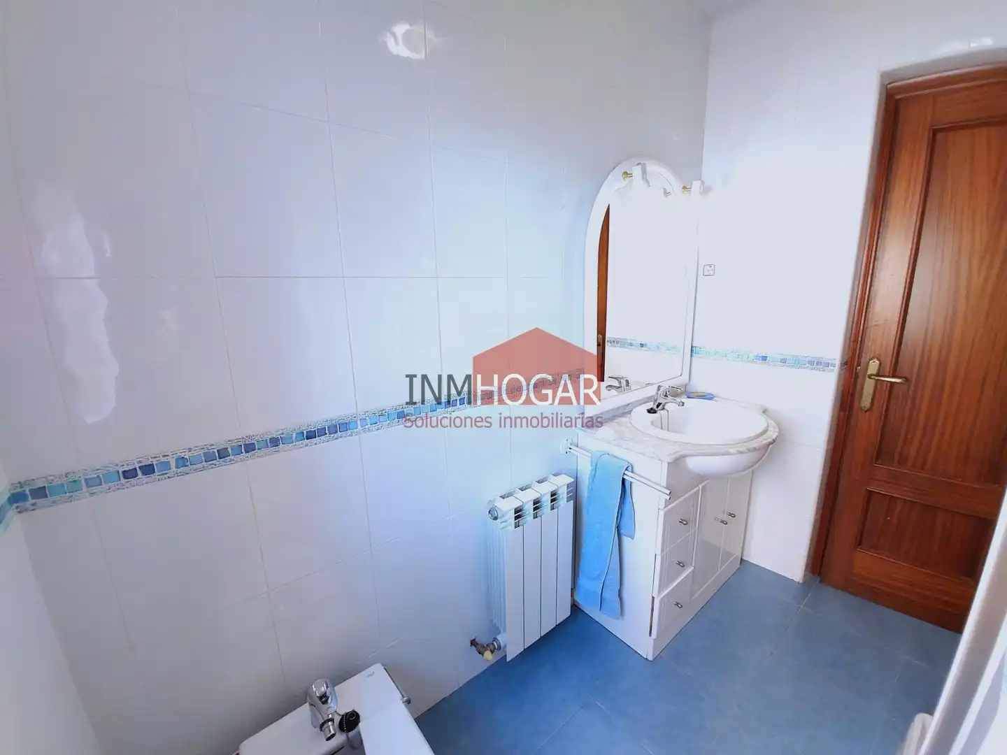 Bany de Casa o xalet en venda en Ávila amb Calefacció, Traster i Moblat