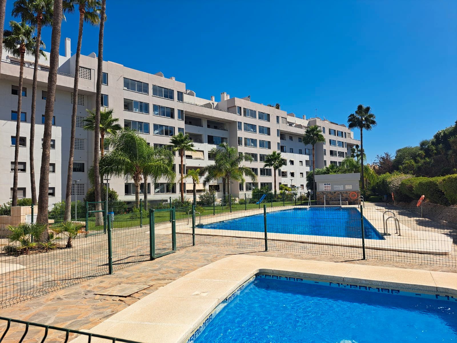 Exterior view of Flat for sale in Fuengirola  with Air Conditioner, Terrace and Furnished