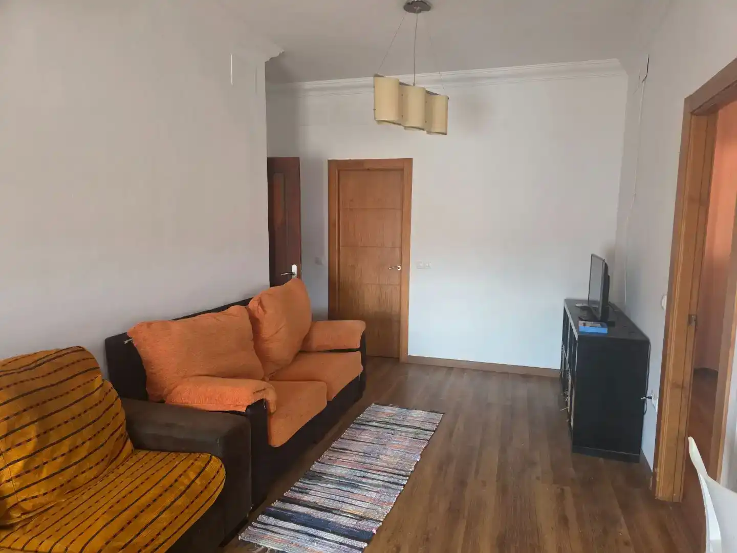 Wohnzimmer von Wohnung zur Miete in Casariche mit Klimaanlage, Parkett und Möbliert