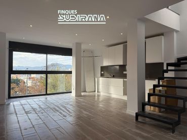 Duplex con ascensore in vendita a El Poble Sec