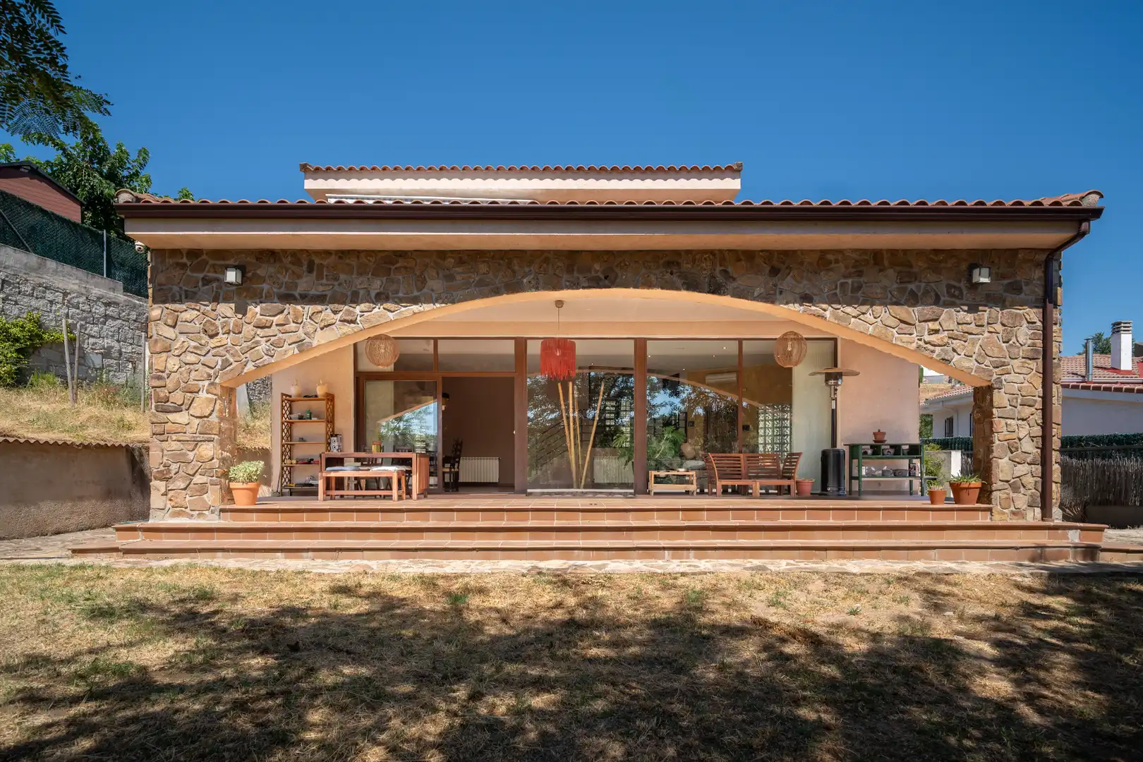 Vista exterior de Casa o xalet en venda en Cabanillas de la Sierra amb Jardí privat i Terrassa