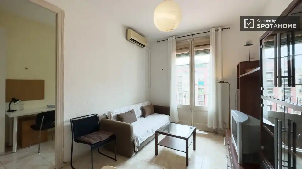 Flat with terrace to rent in Eixample