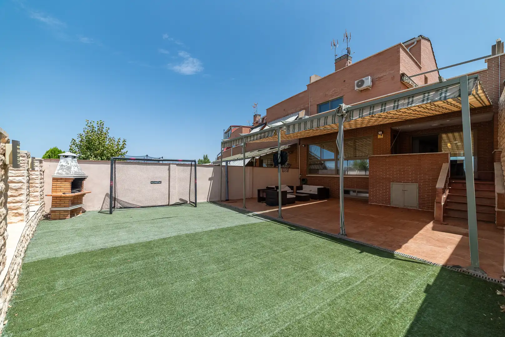 Terrassa de Casa o xalet en venda en Arroyomolinos (Madrid) amb Aire condicionat, Calefacció i Jardí privat