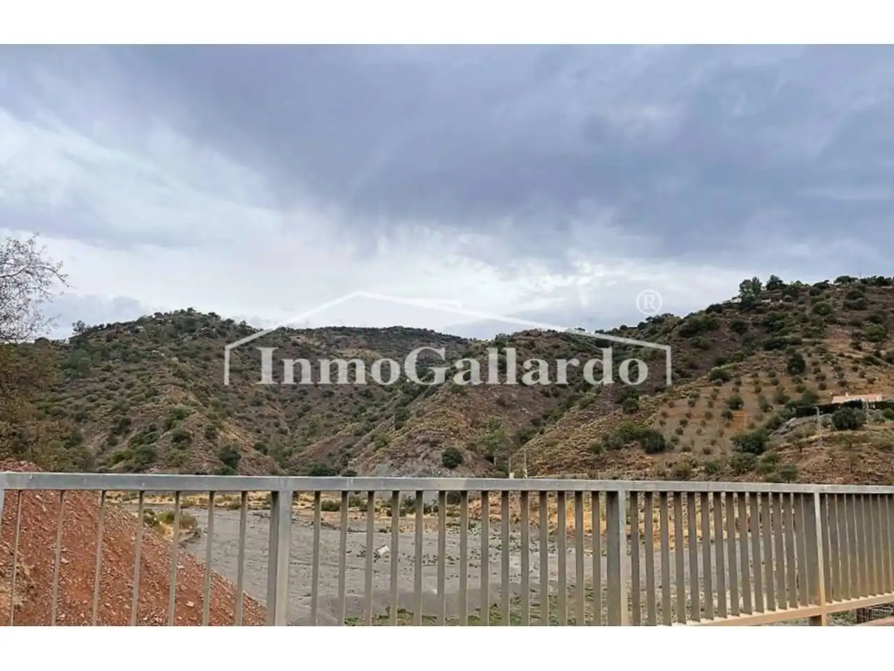Houses for sale in Comares  with Private garden