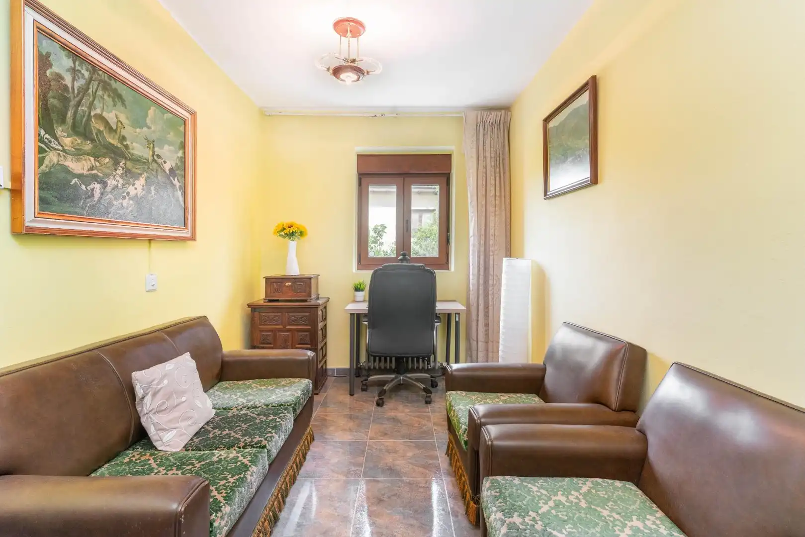 Sala d'estar de Casa o xalet en venda en Lena amb Calefacció, Terrassa i Traster