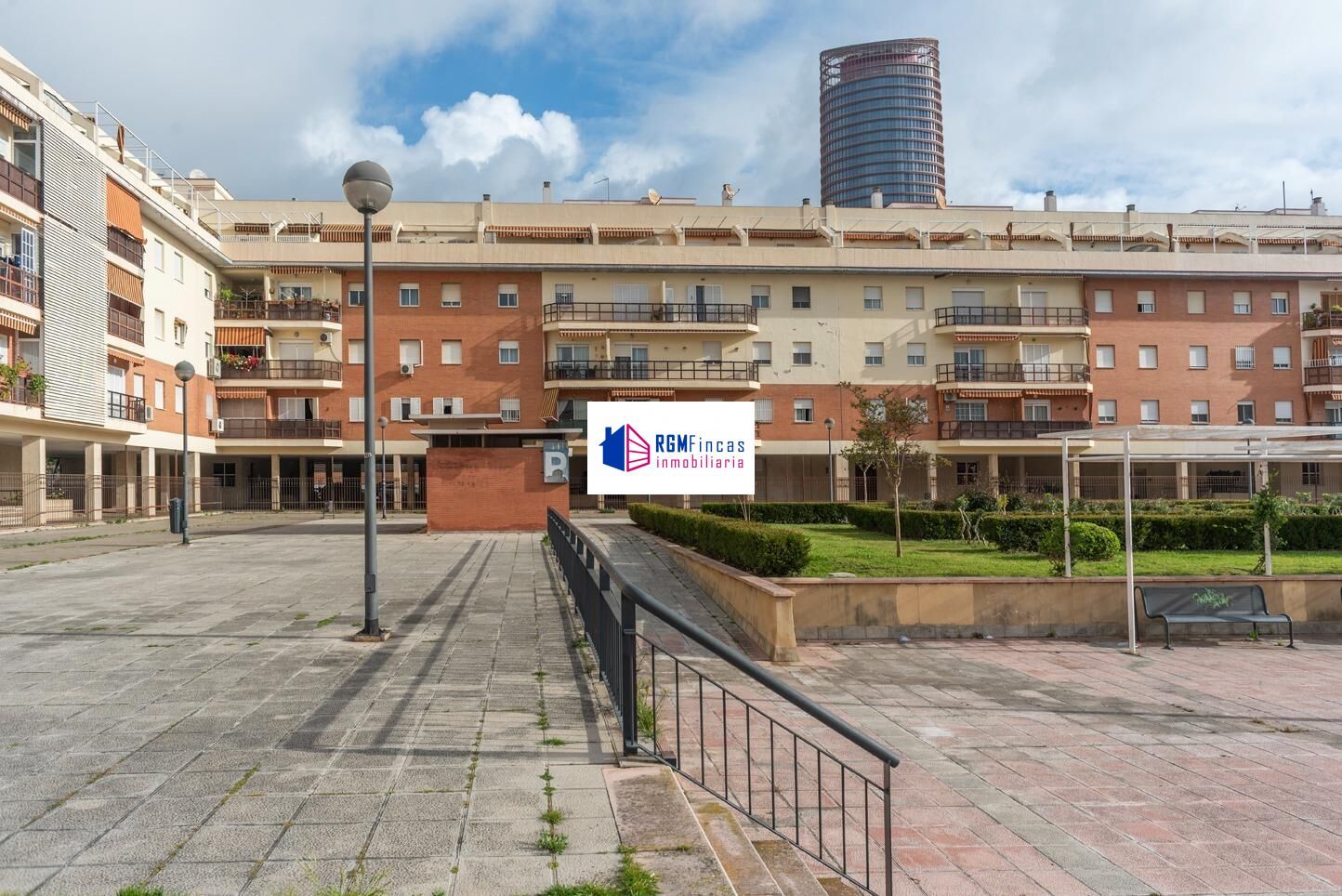 Exterior view of Flat for sale in  Sevilla Capital  with Heating, Parquet flooring and Terrace