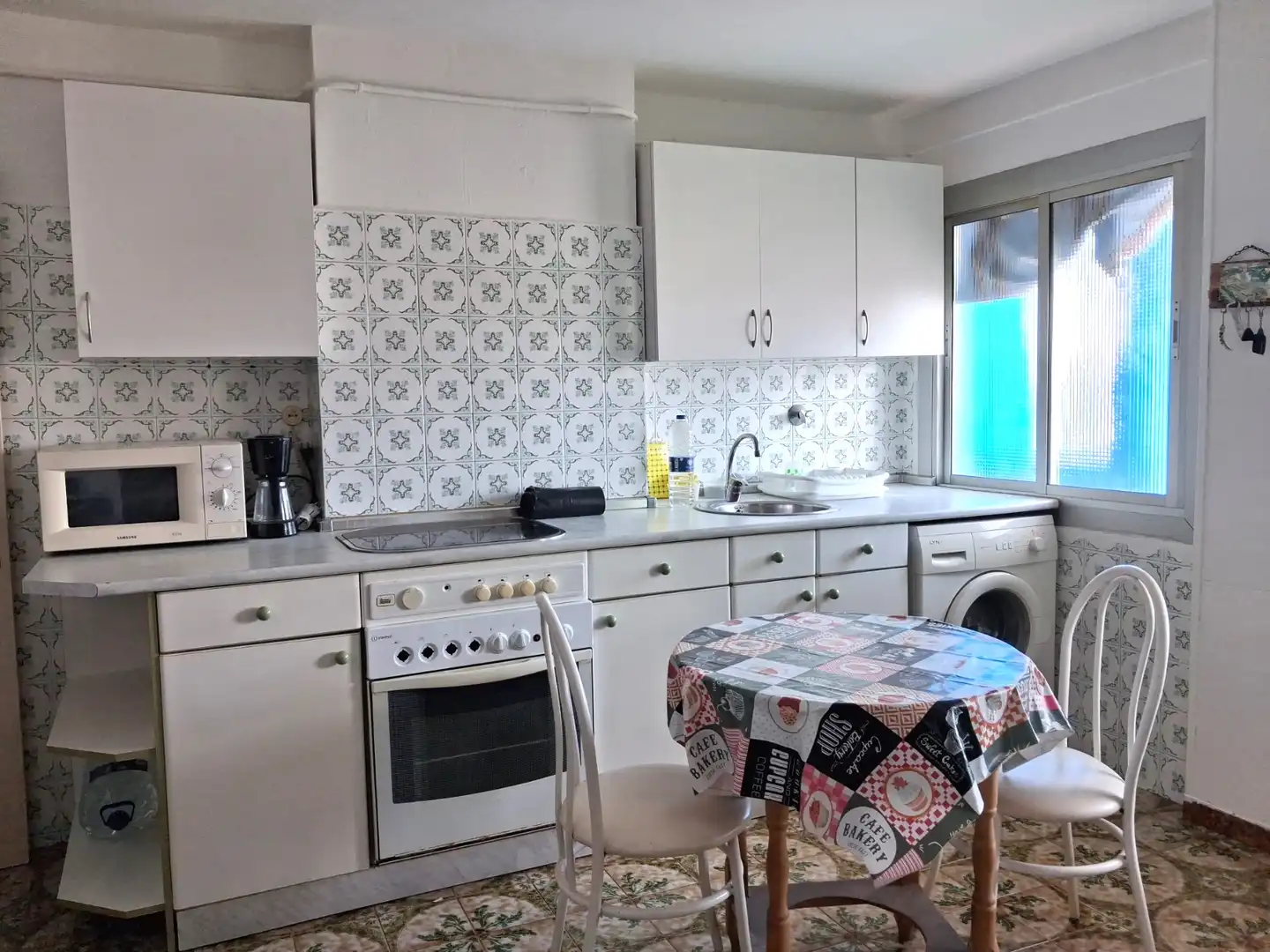 Kitchen of Flat for sale in Zaragoza  with Heating, Terrace and Furnished