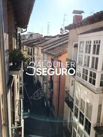 Vista exterior de Piso de alquiler en Vitoria - Gasteiz con Calefacción y Amueblado