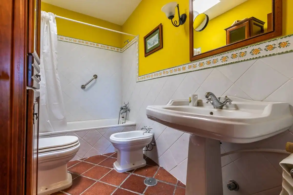 Bathroom of Houses for sale in Vega de San Mateo, Las Palmas