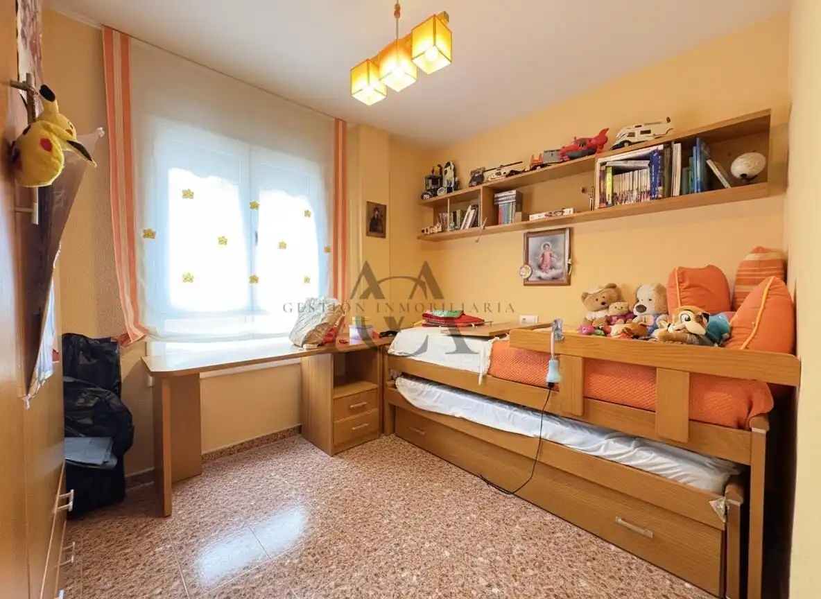 Habitación de Piso en venta en Lucena con Aire acondicionado