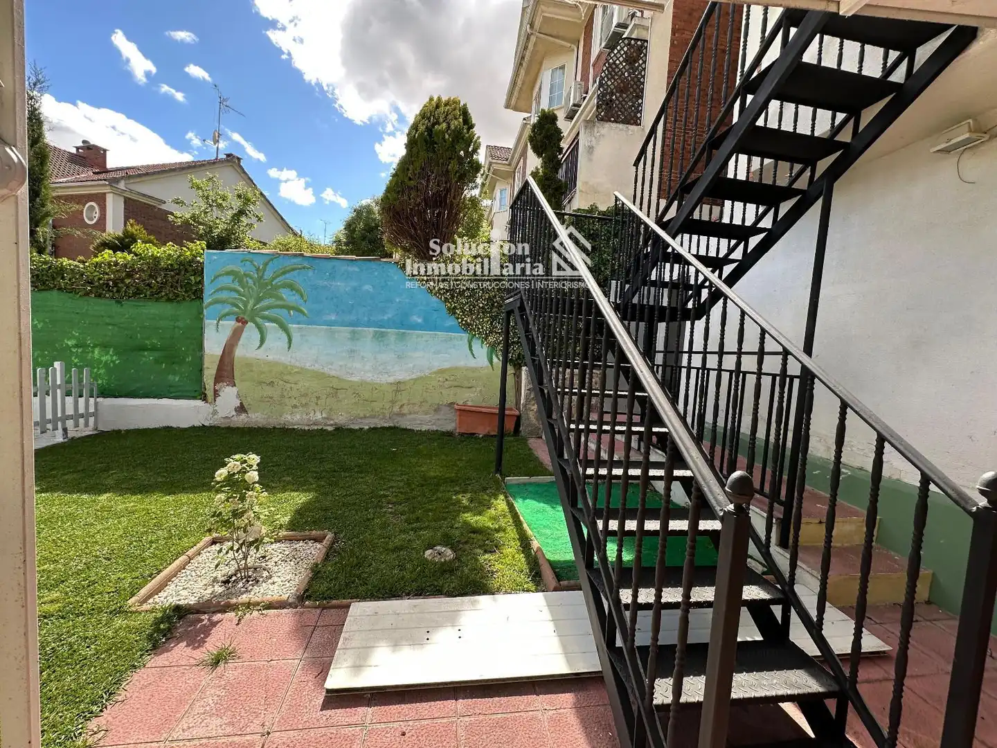 Vista exterior de Casa adosada en venta en Cabrerizos con Calefacción, Terraza y Piscina