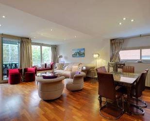 Living room of Flat to rent in  Barcelona Capital  with Air Conditioner, Heating and Parquet flooring