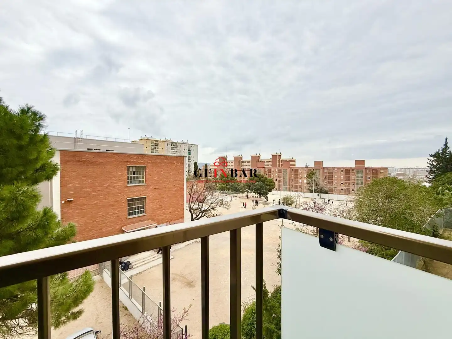 Vista exterior de Piso en venta en L'Hospitalet de Llobregat con Aire acondicionado, Calefacción y Terraza