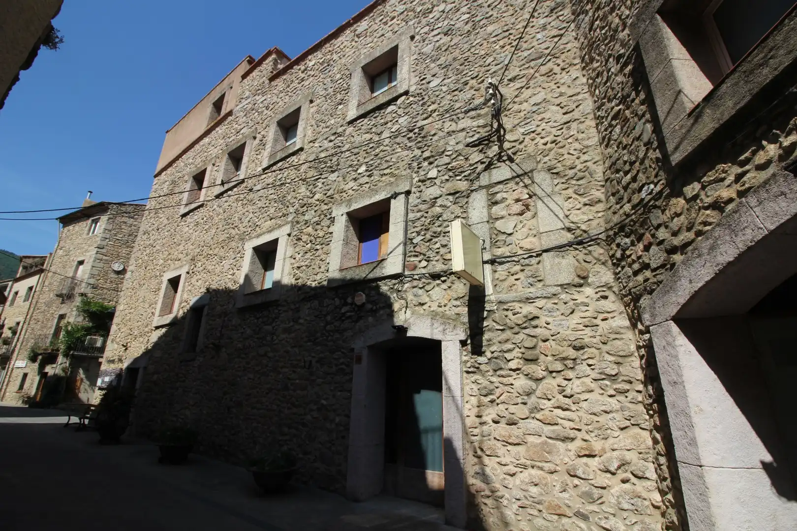 Außenansicht von Haus oder Chalet zum Verkauf in Maçanet de Cabrenys mit Terrasse und Schwimmbad