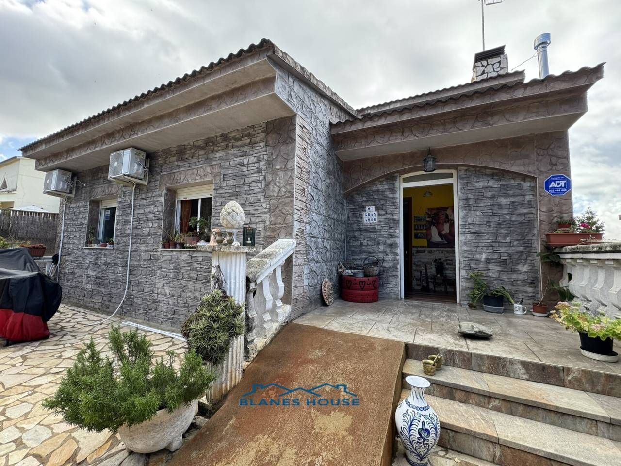 Vista exterior de Casa o xalet en venda en Tordera amb Aire condicionat, Calefacció i Jardí privat